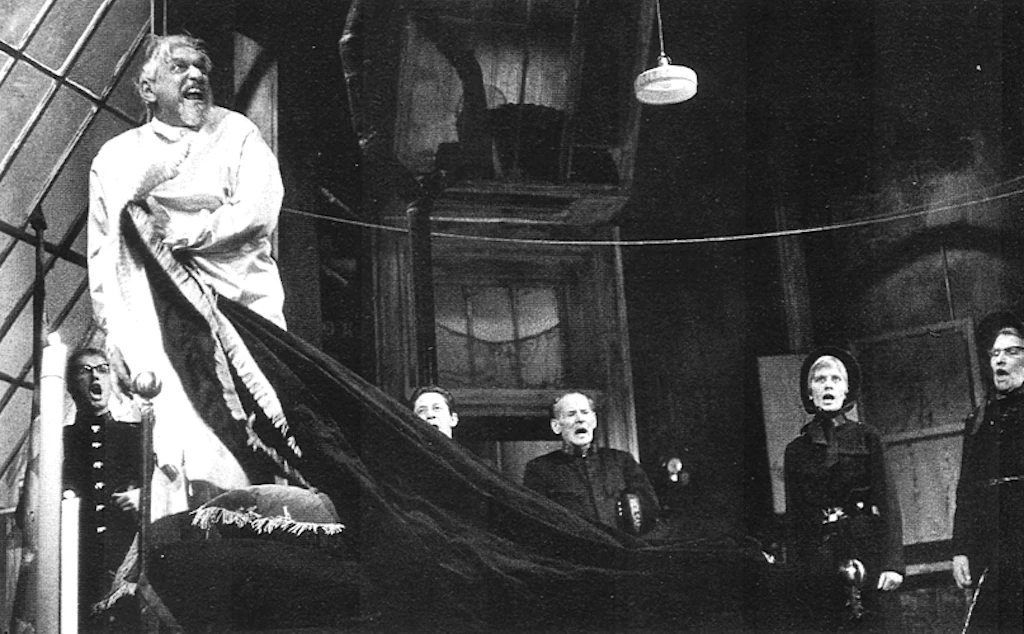 Schlussszene im Meteor: Schwitter (Leonard Steckel) und die Heilsarmee, 1966